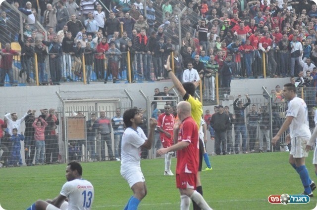 אך השופט פוסל (צילום: מוחמד חאדר אניס)