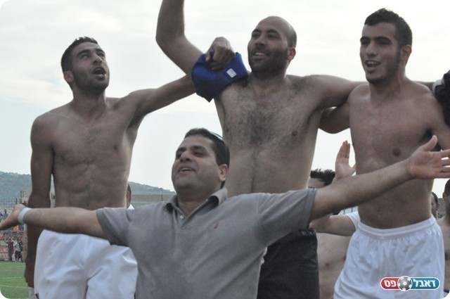 שמחת הנשארים (צילום: מוחמד חאדר אניס)