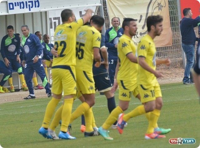 לא איבדה את העשתונות. עובדיה כובש את השני וחוגג (צילום: ולדי מויסייב)