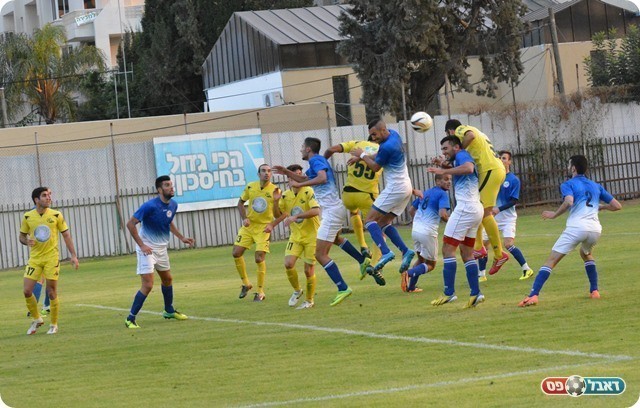 שיחקו על כדורי גובה. קריית גת בעוד התקפה סתמית (צילום: ולדי מויסייב)