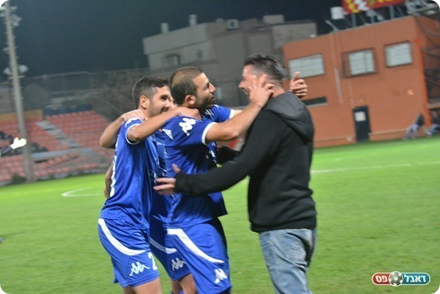 "הכניס בנו את האמונה". חוגגים עם זדה אחרי כפר שלם (ולדי מויסייב)