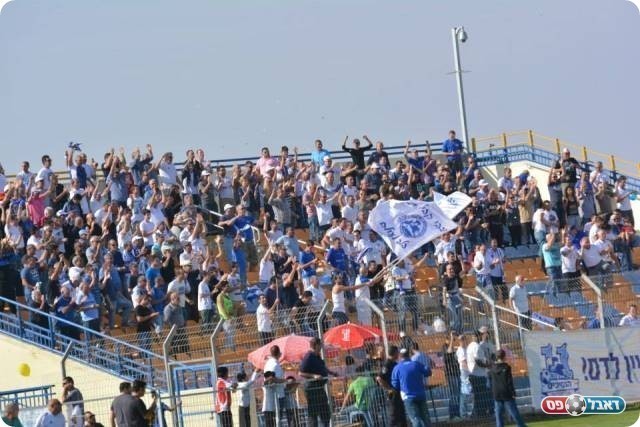 וגם ביציע (צילום: ולדי מוסייב)