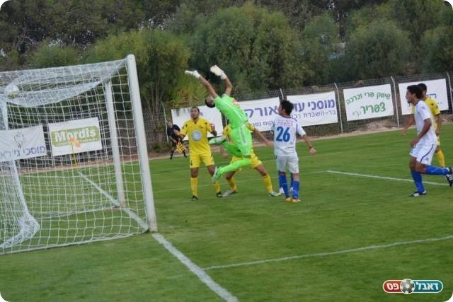 הכדור ברשת (צילום: ולדי מוסייב)