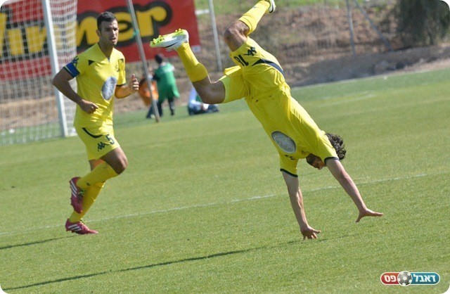 שער מדהים. אדלשטיין חוגג עם סלטה (צילום: ולדי מויסייב)