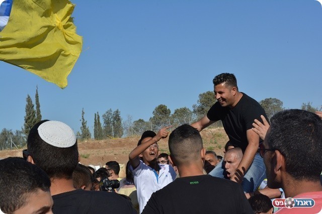 ככה יעשה לאיש. זדה על הכתפיים (ולדי מויסייב)
