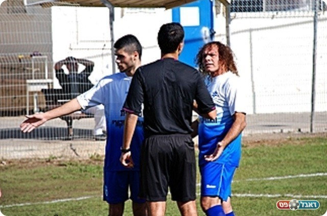 נגד היריבות והשופטים. עדי דקל (צילום: עידן סוויסה)