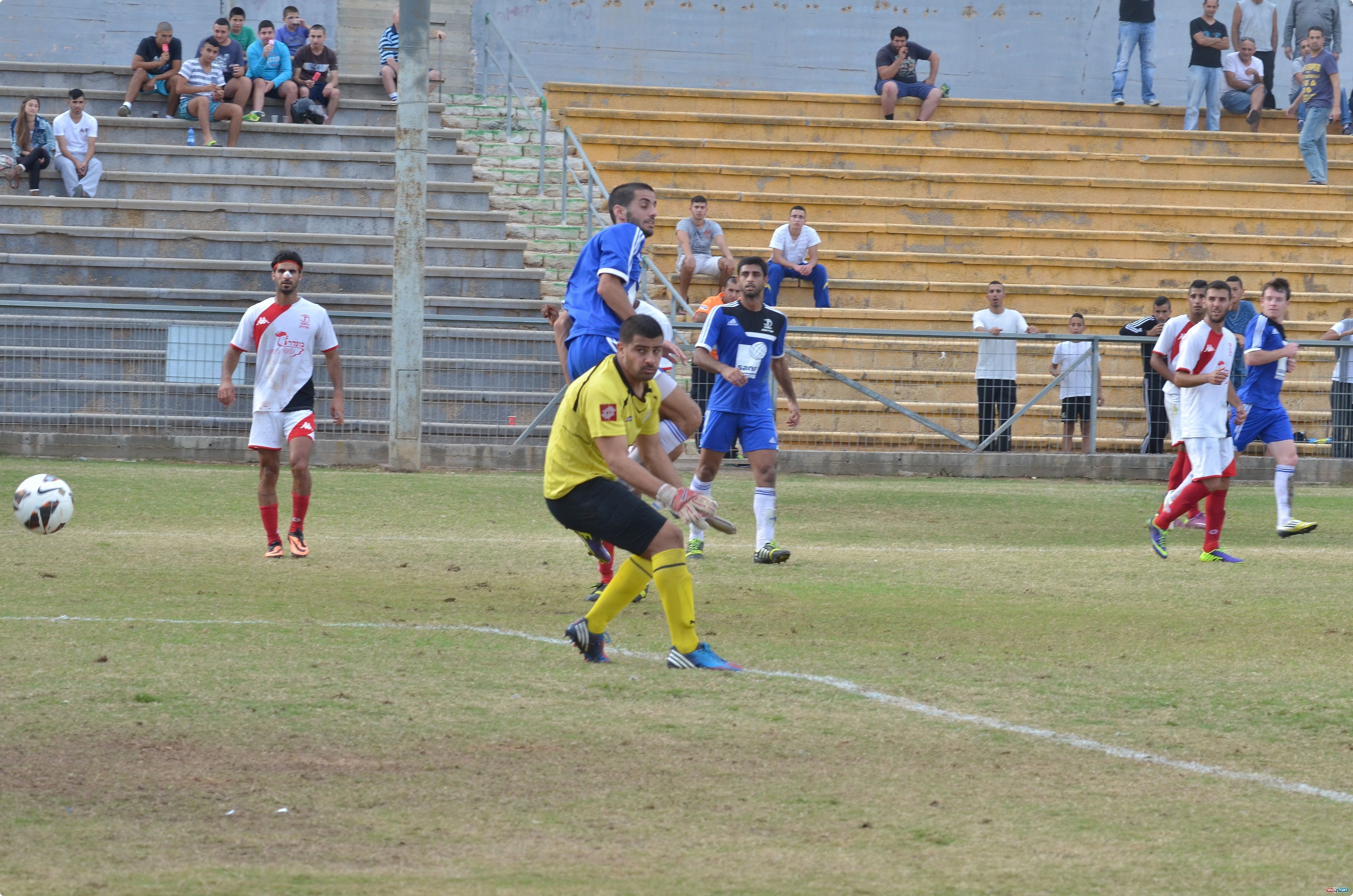 מלול כובש את השער השני (צילום: ארנון לוי)
