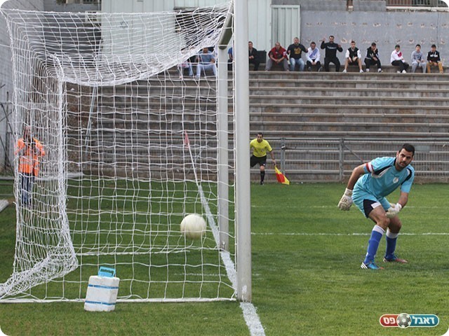 שער היתרון של אזולאי (צילום: שלומי גבאי)