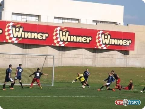 בן דיין כובש את אחד השערים לזכות השקמה מול בת ים (אלון יהודיוף)