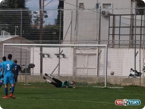 זהרנגי נכנע לפנדל של מנשה (אלון יהודיוף)