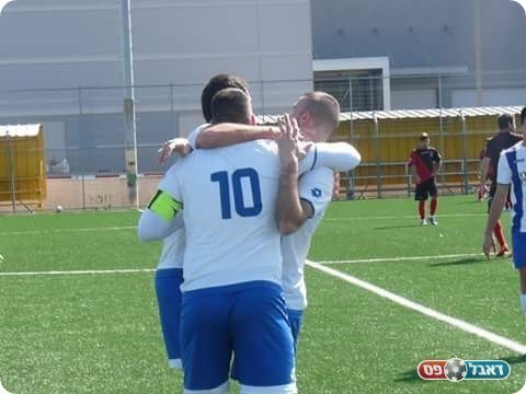 שחקני רו"ח חוגגים את היתרון (אלי שמואלי)