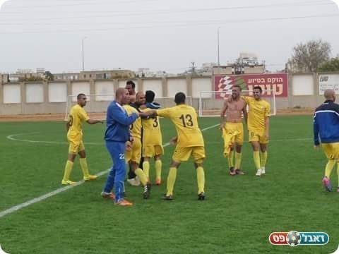 הפועל חולון חוגגת. קרובה לליגה א' (אלי שמואלי)