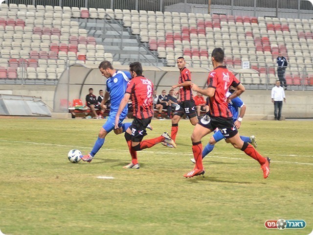 הירש כובש את הראשון (צילום: ארנון לוי)