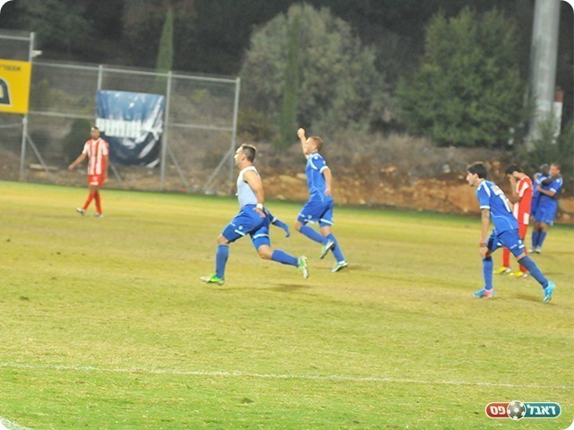 אורן עידו משתולל (צילום: ארנון לוי)