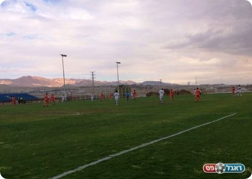 במשחקים. המגרש באילת