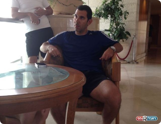 נדודי שינה. אוזן (עודד חסין)