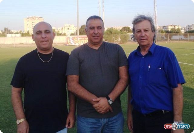 תחרות בריאה בעיר. זיתוני (מימין(, ששון ודליאן (אלי שמואלי)