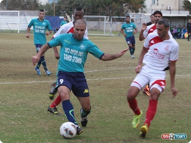 חדרה נסוגה לאחור. אהרוני מול ואהב (צילום: שלומי גבאי)