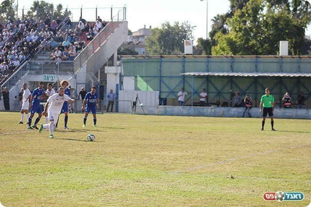 גיא אבן לפני הבעיטה (תאמר סרסור)