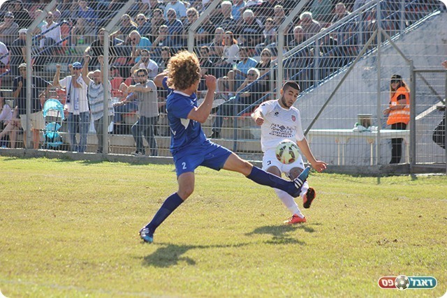 עילם זיו אב מנסה לבלום את התקפת כפר קאסם (תאמר סרסור)