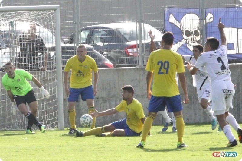 שעריים נכנסה למשחק. היד של לוי (צילום: שי מוגילבסקי)