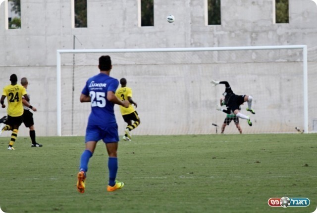 מנע שער בטוח. לויטה מציל (צילום: קובי רוזן)