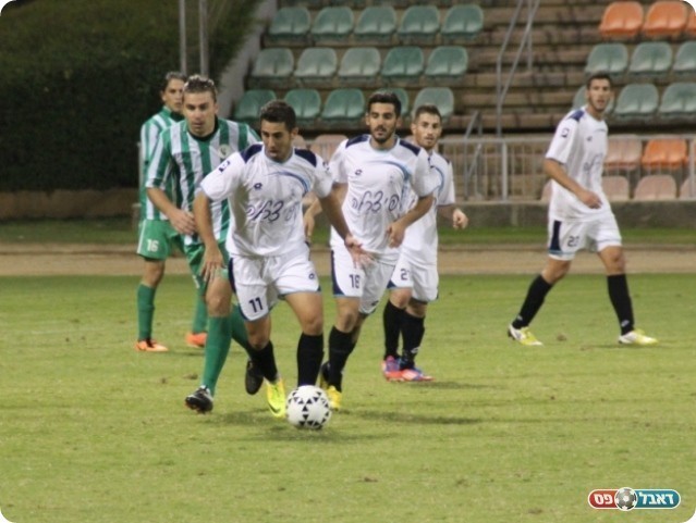 בישול בנגיעה הראשונה בכדור. אלמקייס (צילום: עודד חסין)