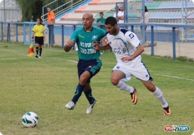 צמד שאומר דרשני. עקיבא מול נדיב סימנטוב (צילום: עודד חסין)