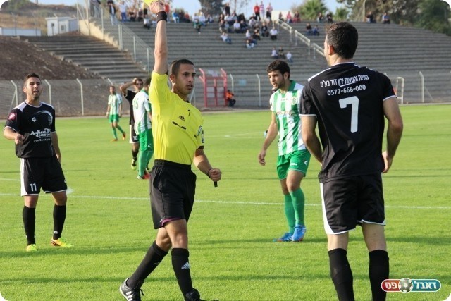 המשחק התחמם. הצהוב לברז'יק (צילום: עודד חסין)