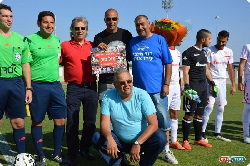 כחילה (במרכז) וזיתוני (באדום) במהלך הטקס (שי רוטברט)