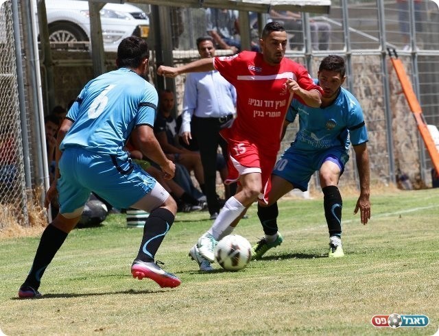 פתיחה מהוססת. סולימני בין שמש (משמאל) לאורן כהן (עבדאללה אזברגה)