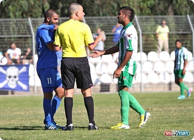 הרשה להרביץ. קלסז מסתפק באזהרה לצ'יצ'יאן ושעשע (צילום: קובי רוזן)