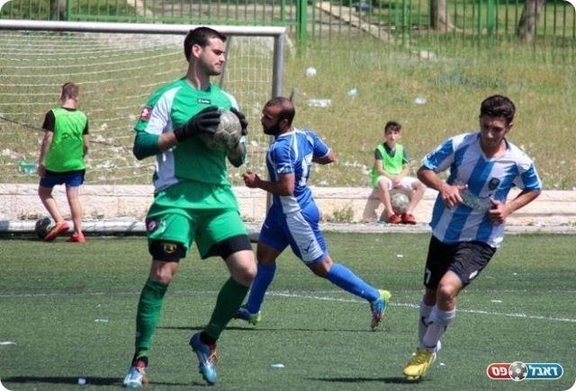 הרבה על כתפיו. בנימין (דף הפייסבוק של מעלה אדומים)
