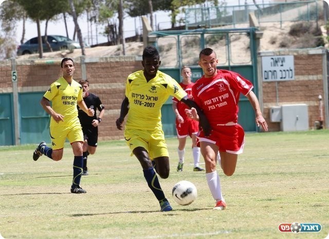 שדרות שלטה בפתיחה. וולדה (בצהוב) מול שטאב (עבדאללה אזברגה)