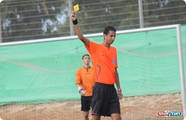 רק צהוב לשוער. אברהם (צילום: אחמד עזאיזה)