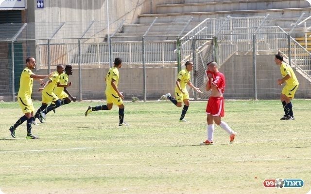 וחוגגים (עבדאללה אזברגה)