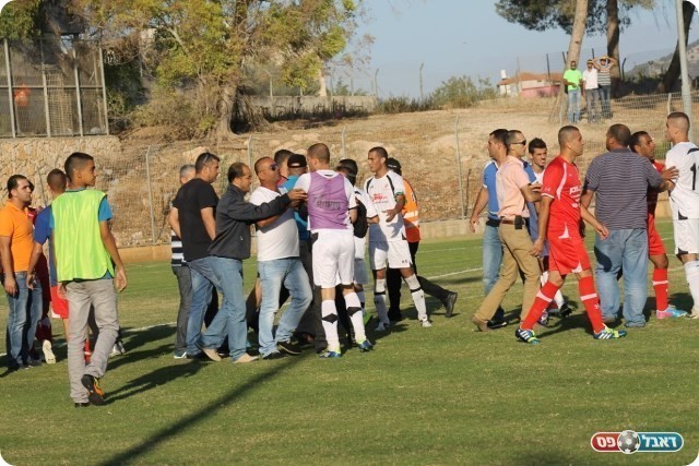 מפרידים (צילום: אחמד עזאיזה)