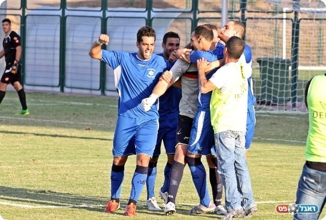 עלייה היסטורית. שחקני מלאכי חוגגים (רועי אסרף)