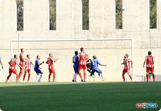 אחד השערים היפים. הכדור עולה לגובה (קובי רוזן)