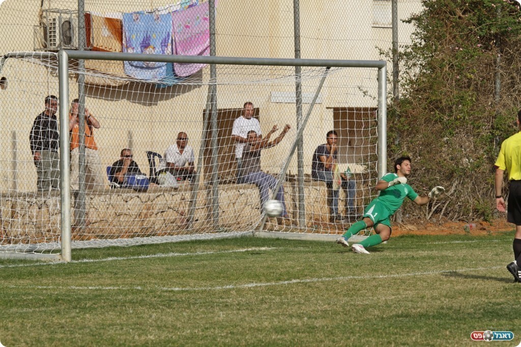 פדידה לא התבלבל. אנגלשטיין נכנע (צילום: קובי רוזן)