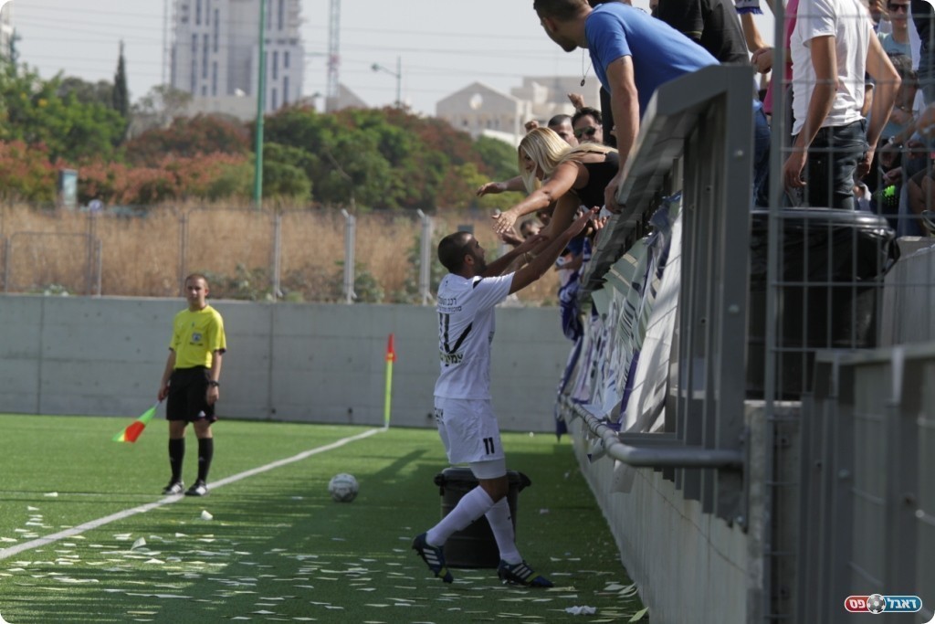 שחוגג עם המשפחה (צילום: קובי רוזן)