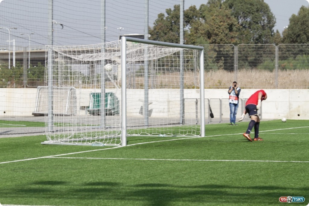 קדוש נכנע (צילום: קובי רוזן)