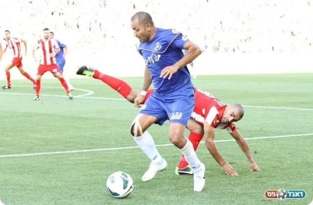 טעות של המגן. פרננדז גובר על ראובן (קובי רוזן)