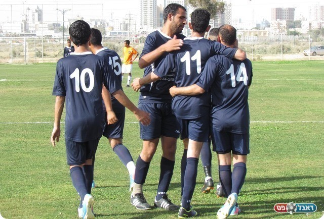 פתיחה מוחצת. חוגגים את השני של עודה אלעאסם (צילום: עבדאללה אזברגה )