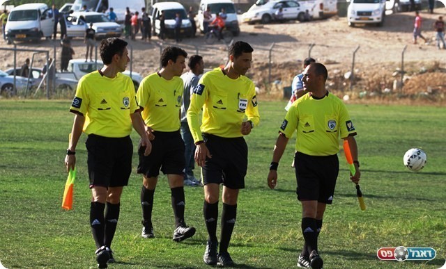 אווירה של ליגת העל. רביעיית השופטים (צילום: אנס אבודעבס)