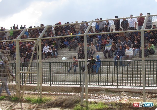 ראו משחק עצבני. האוהדים (צילום: עבדאללה אזברגה)