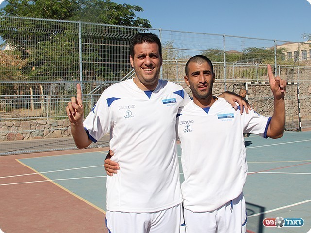 כובשי השערים לבנק לאומי קובי פלח (מימין) ודודי רוזנפלד (צילום: מוחמד חאדר אניס)