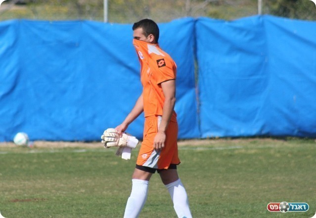 דמיין את המגרשים בליגה ב'. שוער אילת, דודו כהן (אייל אורן) 