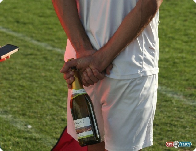 השמפניה ממתינה (אייל אורן)