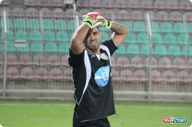 כמעט הפתעה. שוער מכבי פחם, חמודי שבט מאוכזב (צילום: חאדר אניס)